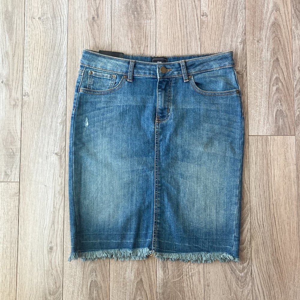90s Style Gap Denim Jean Skirt with Frayed Hem -Size 4/27- NWT